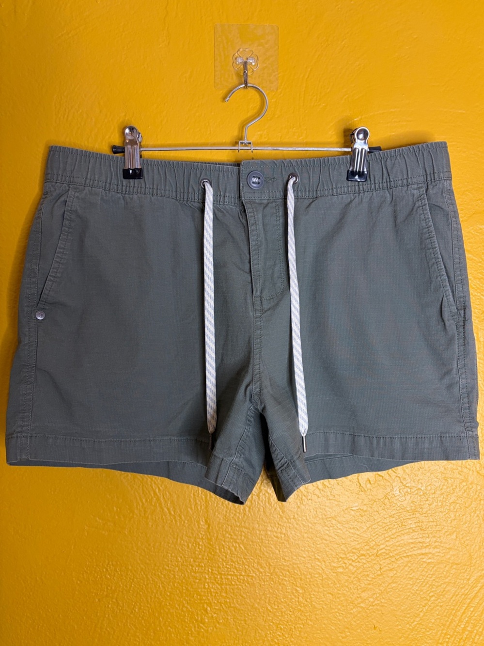 Vuori Women’s Large Olive Green Ripstop Drawstring Casual Hiking Short Like NWOT